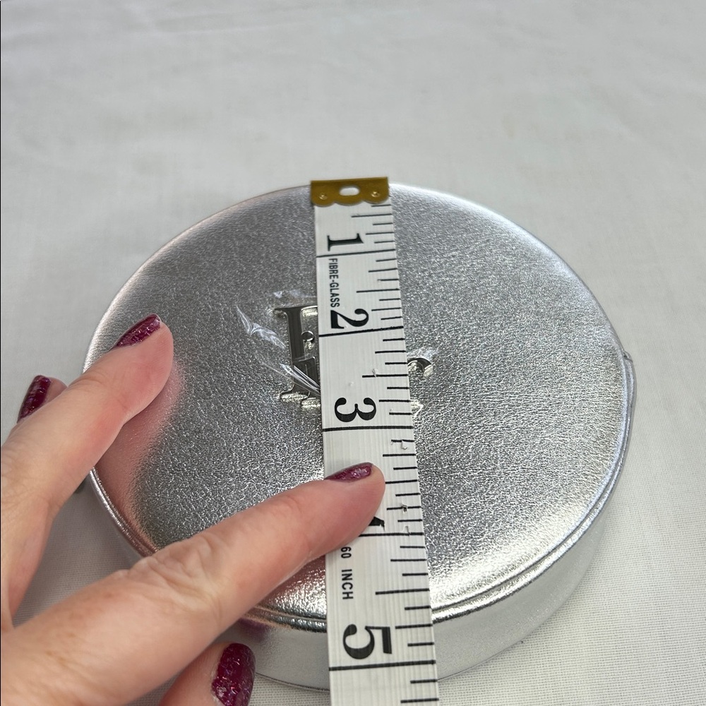 Dior Beauty Silver Metallic Round Zip Around Vanity Case NWT - Picture 5 of 9
